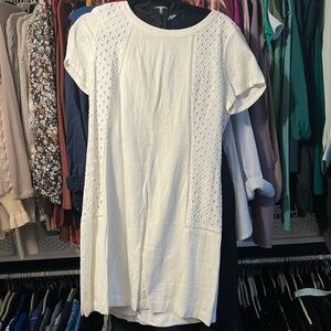 Short white dress. Size medium. NWT.